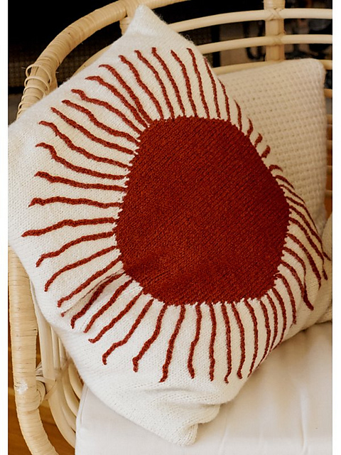 # 16 Kissenhülle mit eingestrickter Sonne