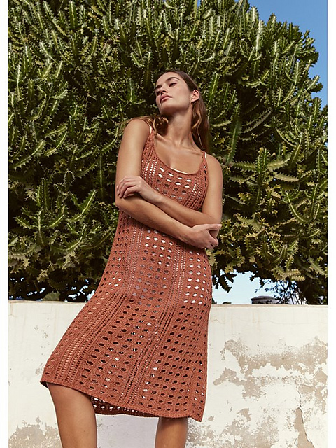 05 Kleid im Lochmuster