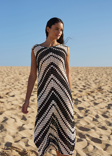 # 07 Maxikleid im versetzten Stäbchenlochmuster
