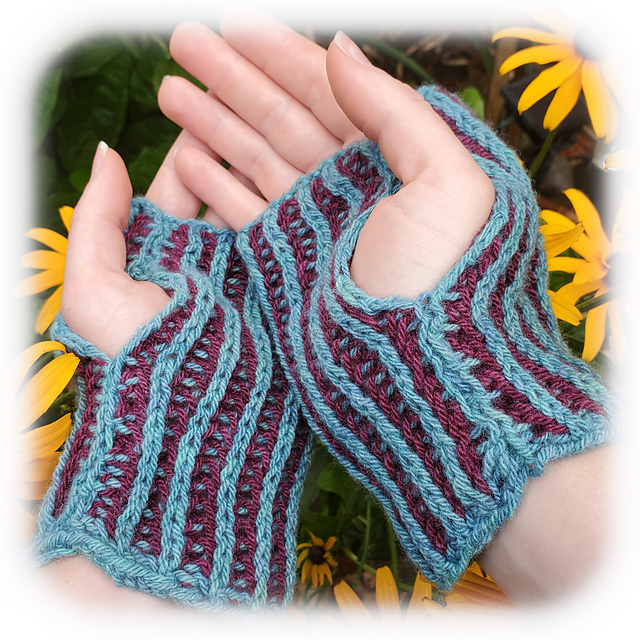 Ravelry: Two Color Rib Brioche Mitts pattern by Allyson S