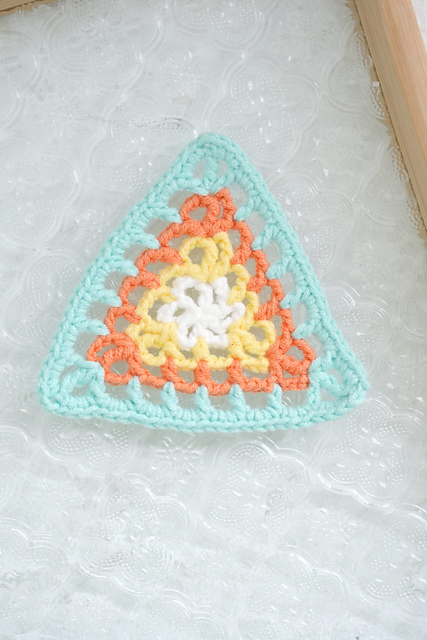 Crochet Triangle Granny Square (Style V)