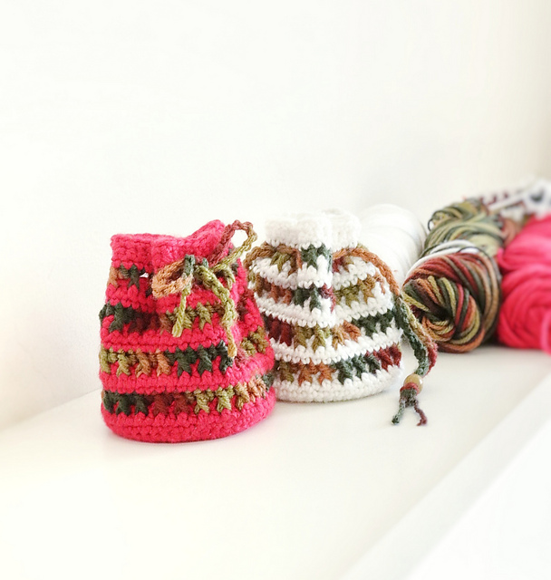 Left-over yarn Drawstring Pouch