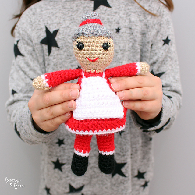Mini Mrs. Claus Amigurumi