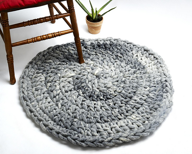 Ravelry: Aspen Round Rug pattern by Loopy Mango