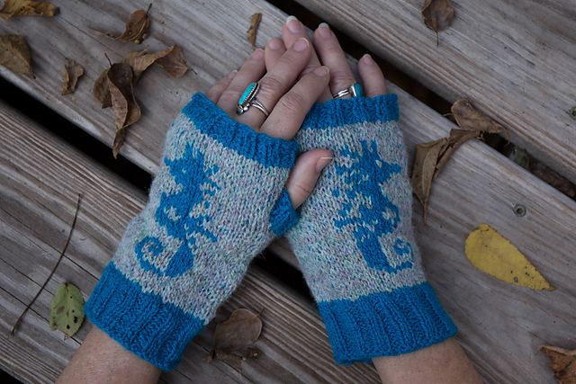 Seahorse Fingerless Mittens - Catch & Carry Class