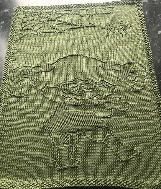 Nr. 521 Halloween Girl guest towel