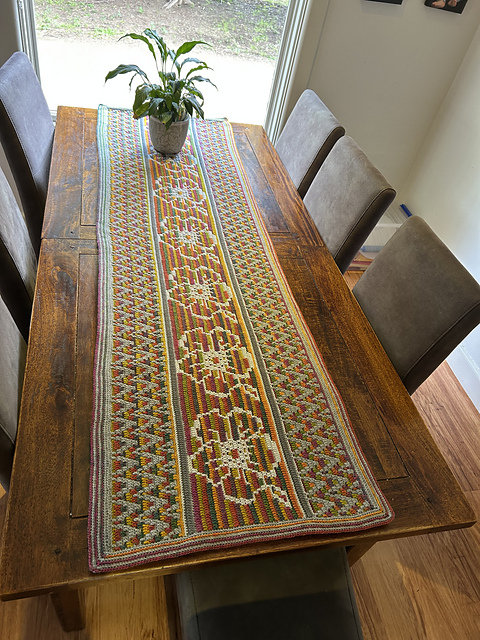 Geometric Flowers Runner
