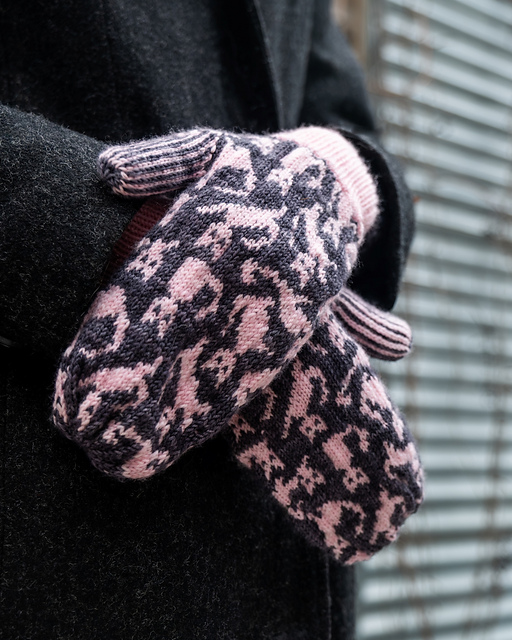 Chat-astrophe Mittens