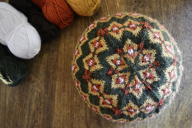 Ravelry: Dancing Rhombus hat pattern by Loulalalou