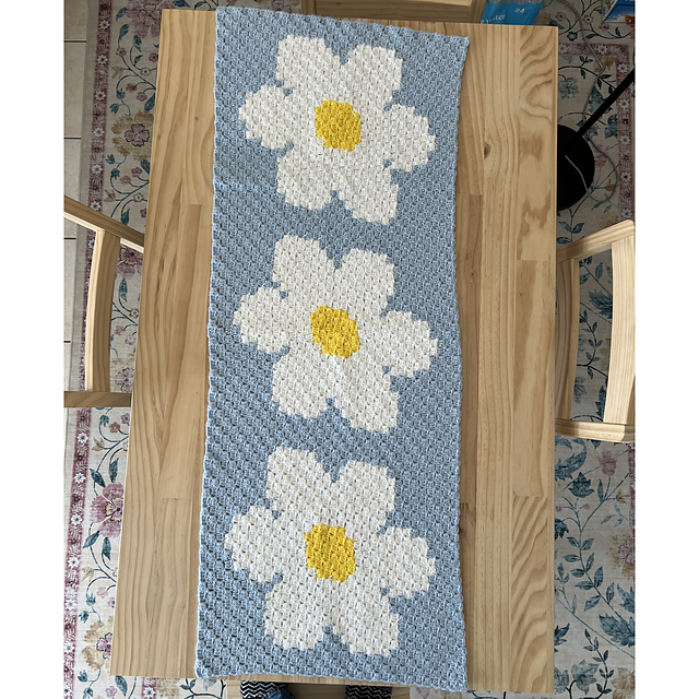 Daisy table runner