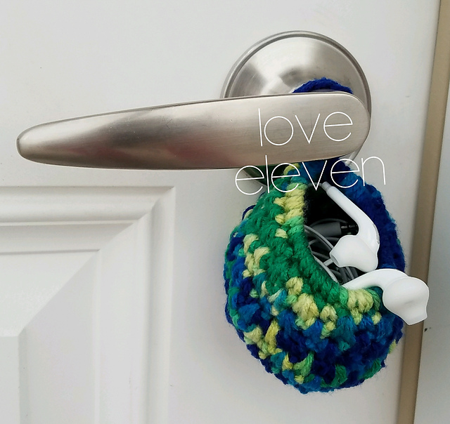 Crane Hanging Earbud Cozy