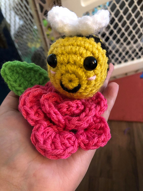 Tiny Bee & Flower