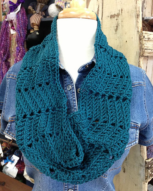 Morticia Chevron Cowl