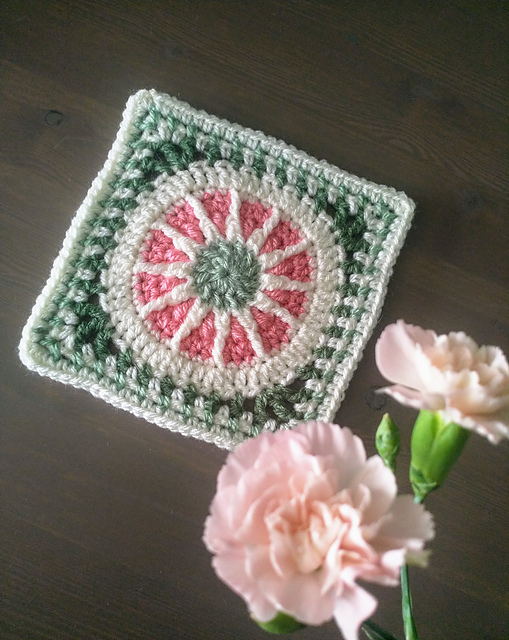 Ravelry: Carnation Square pattern by Eva van Gerner