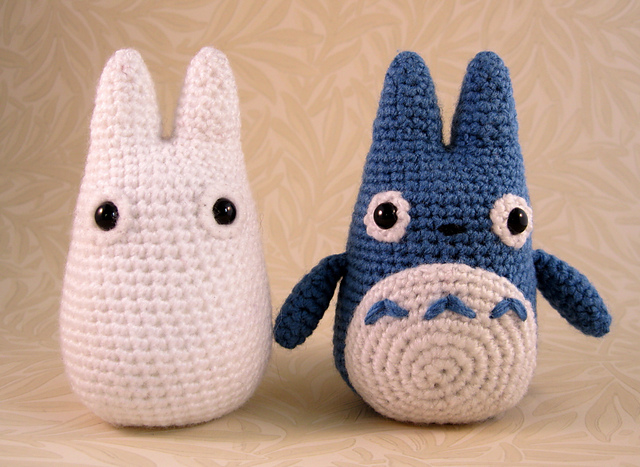 White and small Blue Totoro amigurumi