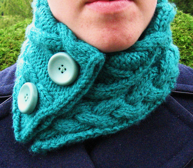 Two-way Cabled Neckwarmer