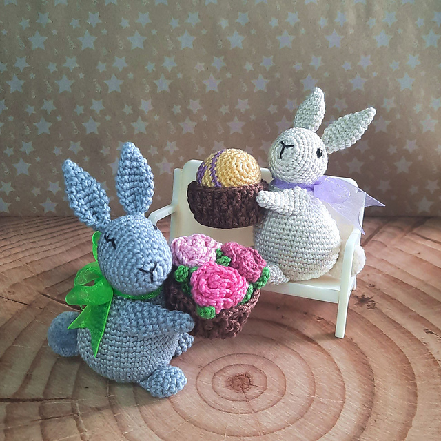 Sitting Easter bunny