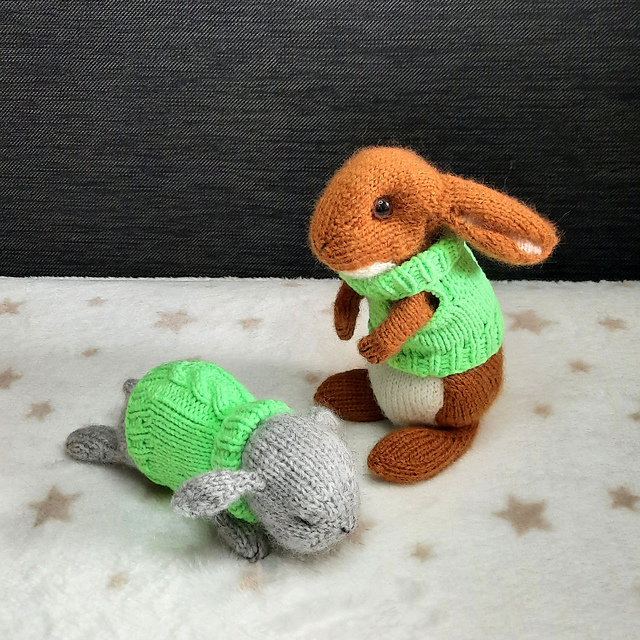 Sweater for toy pet