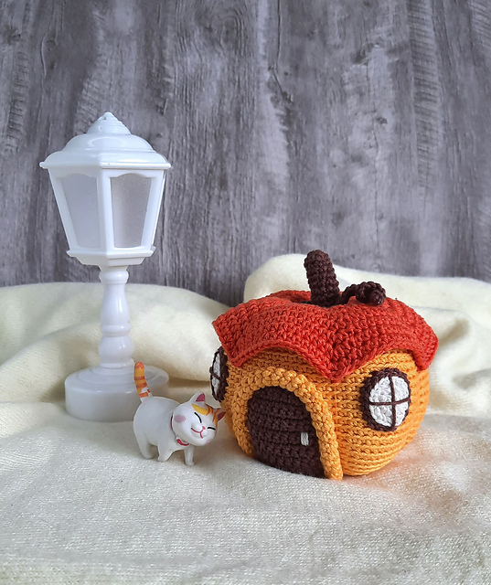 Fall Pumpkin House