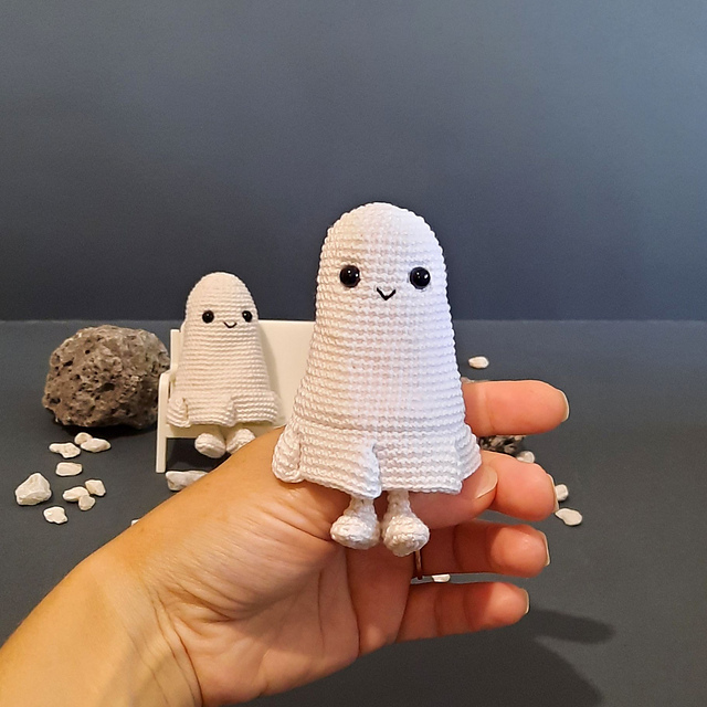 Ghost with hiding legs