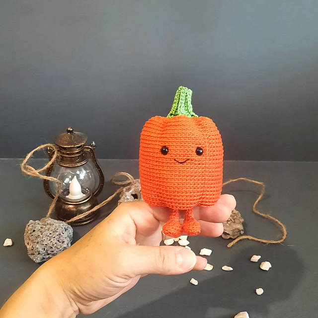 Pumpkin with hiding legs