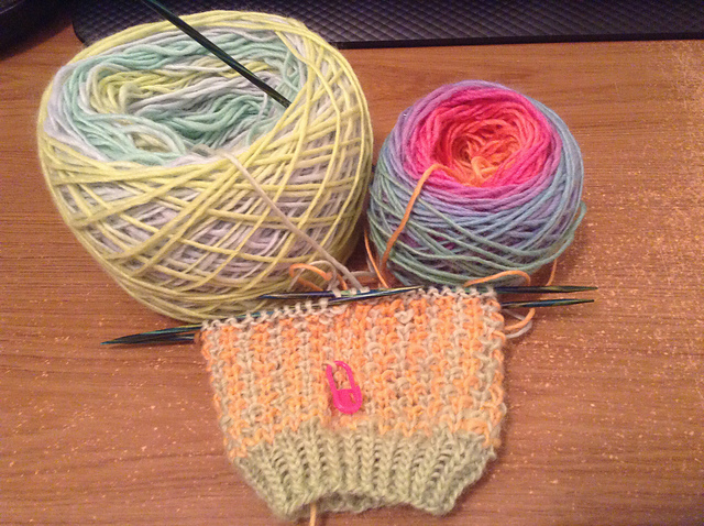 Bee Stitch Fingerless Mitts