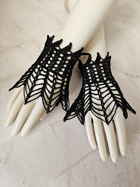 Eleonora cuffs