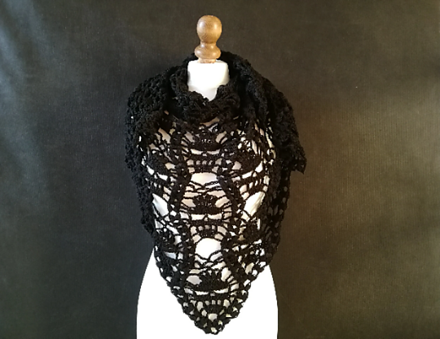Creepy skull shawl