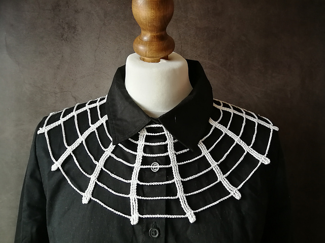 Spiderweb bib