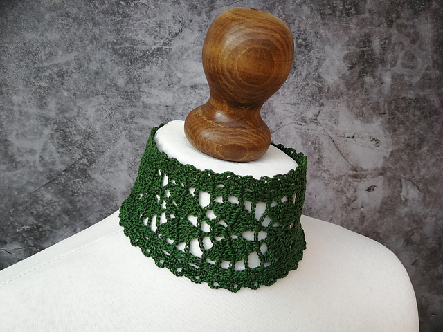 Forest leaves choker
