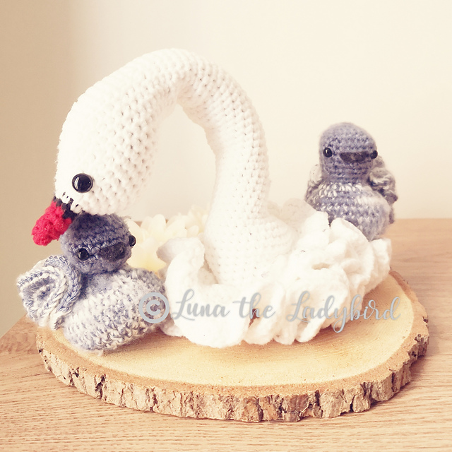 Amigurumi Swan and Cygnet