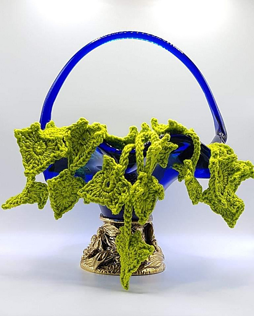 trail of ivy hanging plant