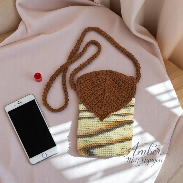 Leafy Crossbody Phone Bag