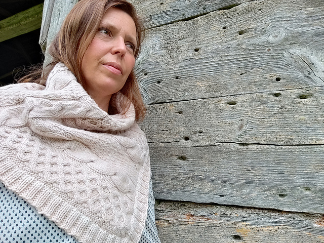 Nangijala Cowl