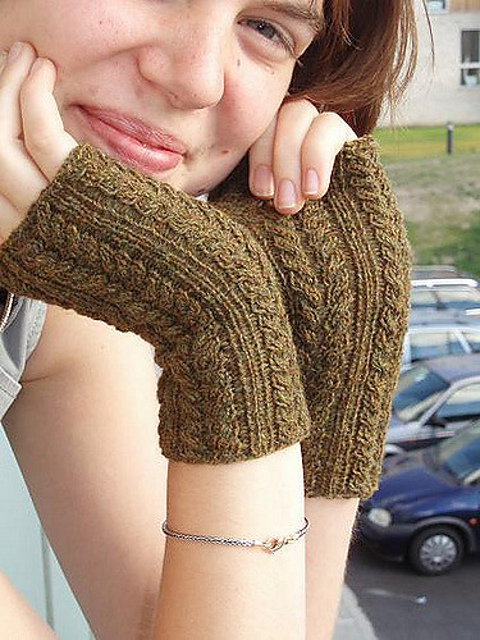 Autumn Cable Mitts