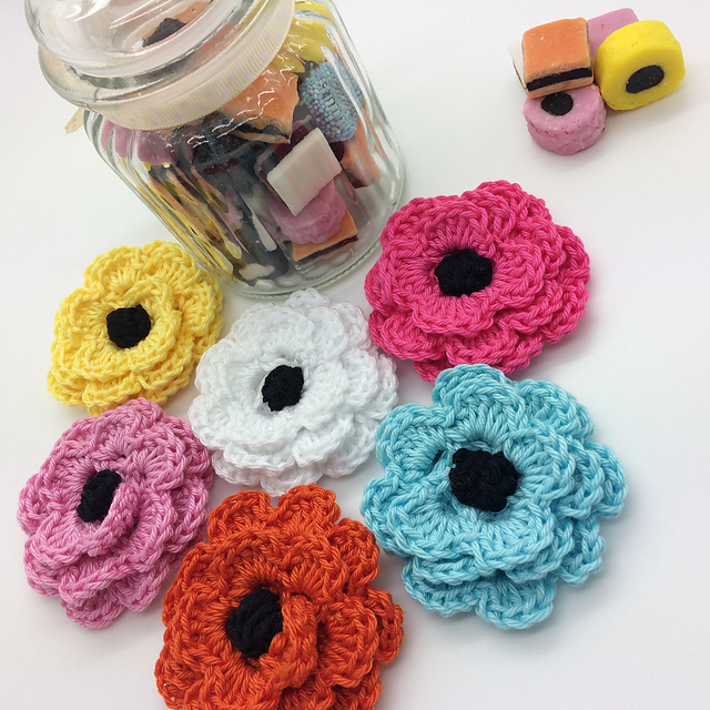 Yarndale Flower Brooch