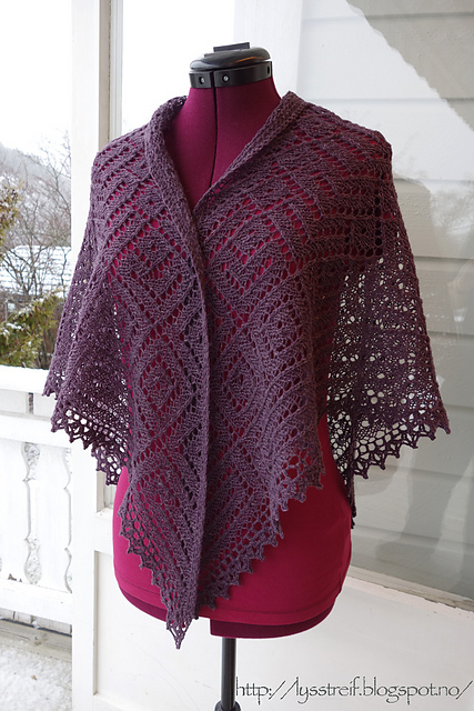 YouKnits lace example shawl triangle 1