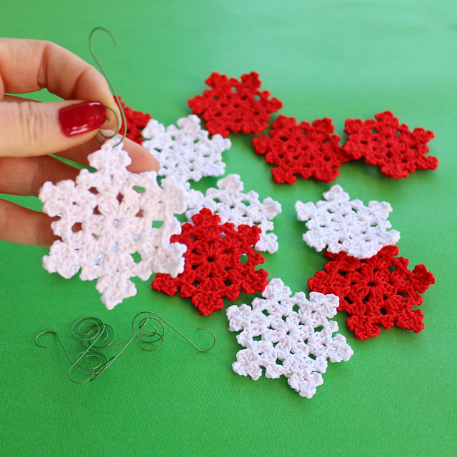Ravelry: Easy Crochet Mini Snowflake pattern by Milimagfa