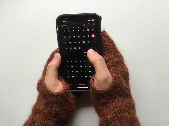 Tess: Fingerless Mitts with a Modified Gusset