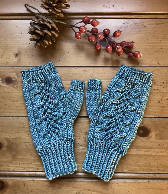 Windy Pines Mitts