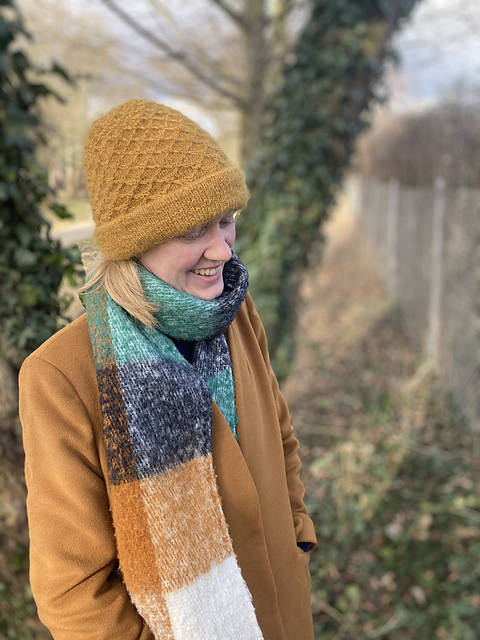 Dahlia beanie
