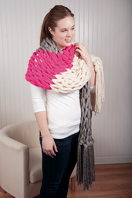 Color Block Arm Knit Fringed Wrap