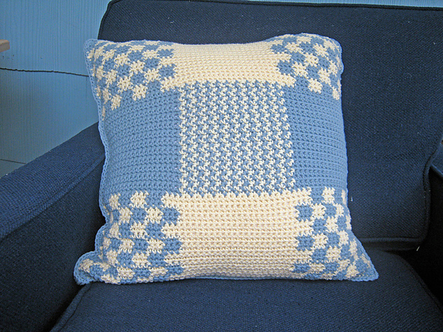 Colonial Pillow to Crochet