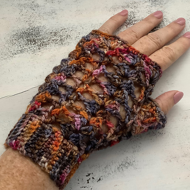 Proper Plum Lace Mitts
