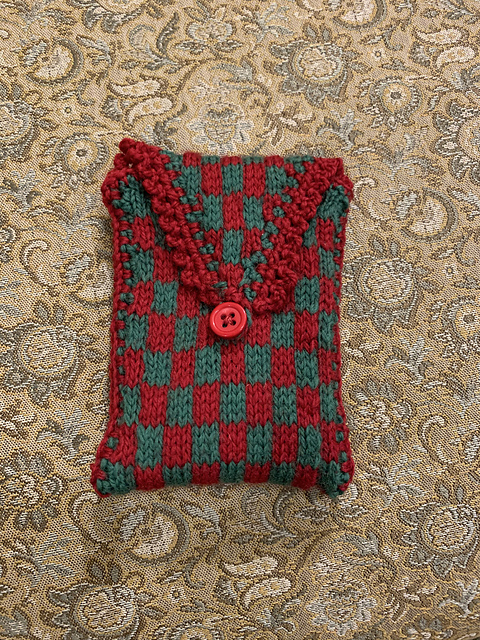 Dice Pattern Pence-Purse in Knitting and Crochet