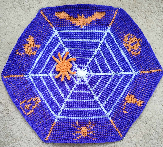 Spider looking for a home hexagon