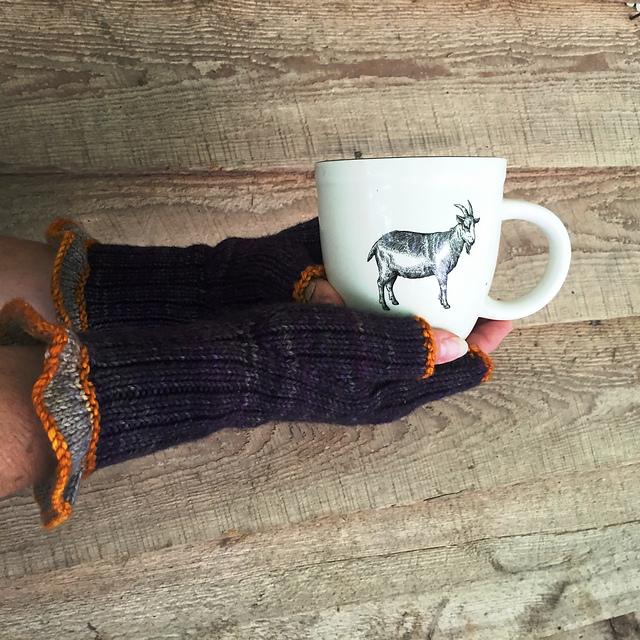 Little Ruffle Fingerless Glove
