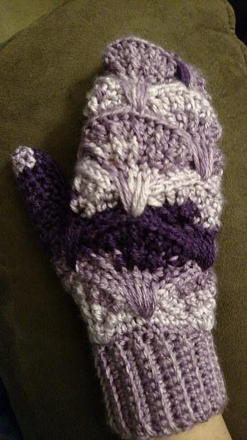 Falling Fans Mittens