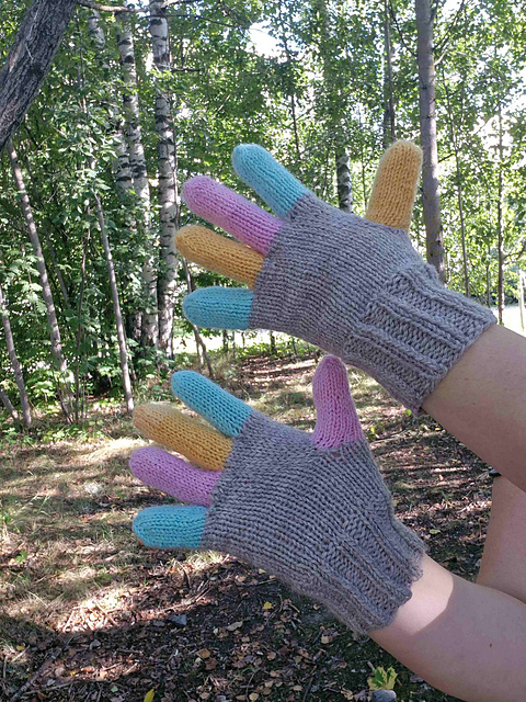 Värileikki sormikkaat