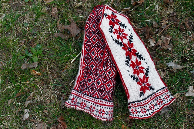 Ukrainian Garland Mittens